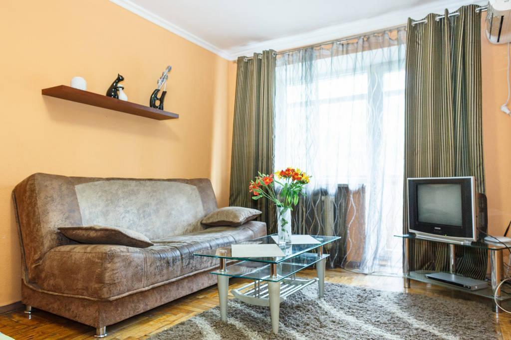 Apartment On Sobornyi Avenue 143 Near Intourist Hotel Zaporizhia Bagian luar foto
