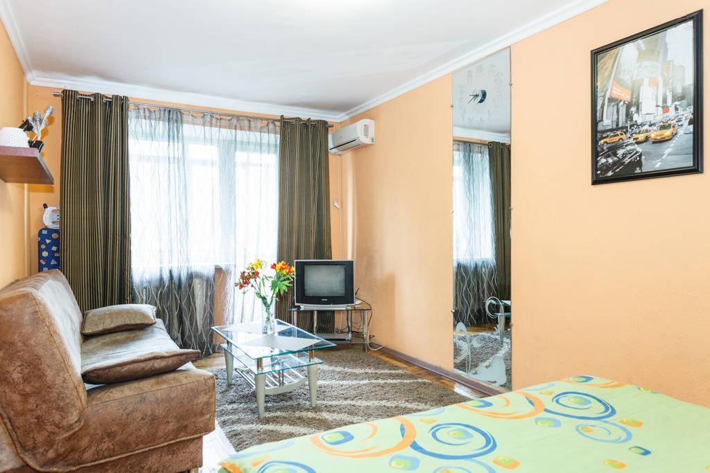 Apartment On Sobornyi Avenue 143 Near Intourist Hotel Zaporizhia Bagian luar foto